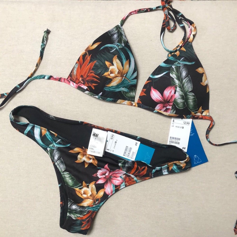 BRAND NEW TAGS ON BIKINI 👙